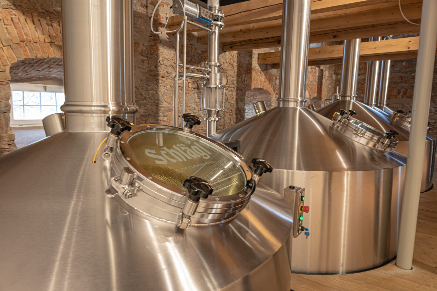 Sudgefäße im neuen Sudhaus der Stiftsbrauerei