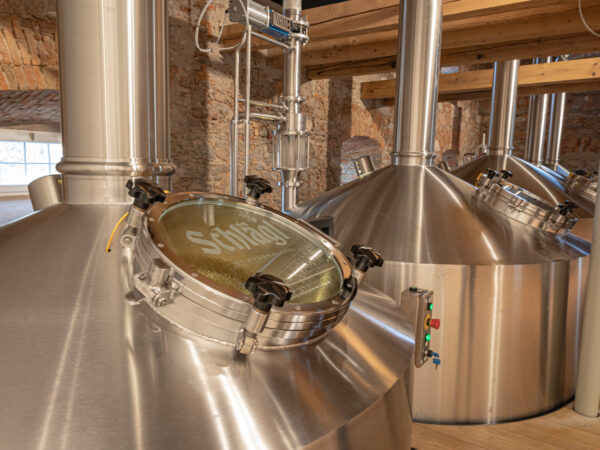 Sudgefäße im neuen Sudhaus der Stiftsbrauerei